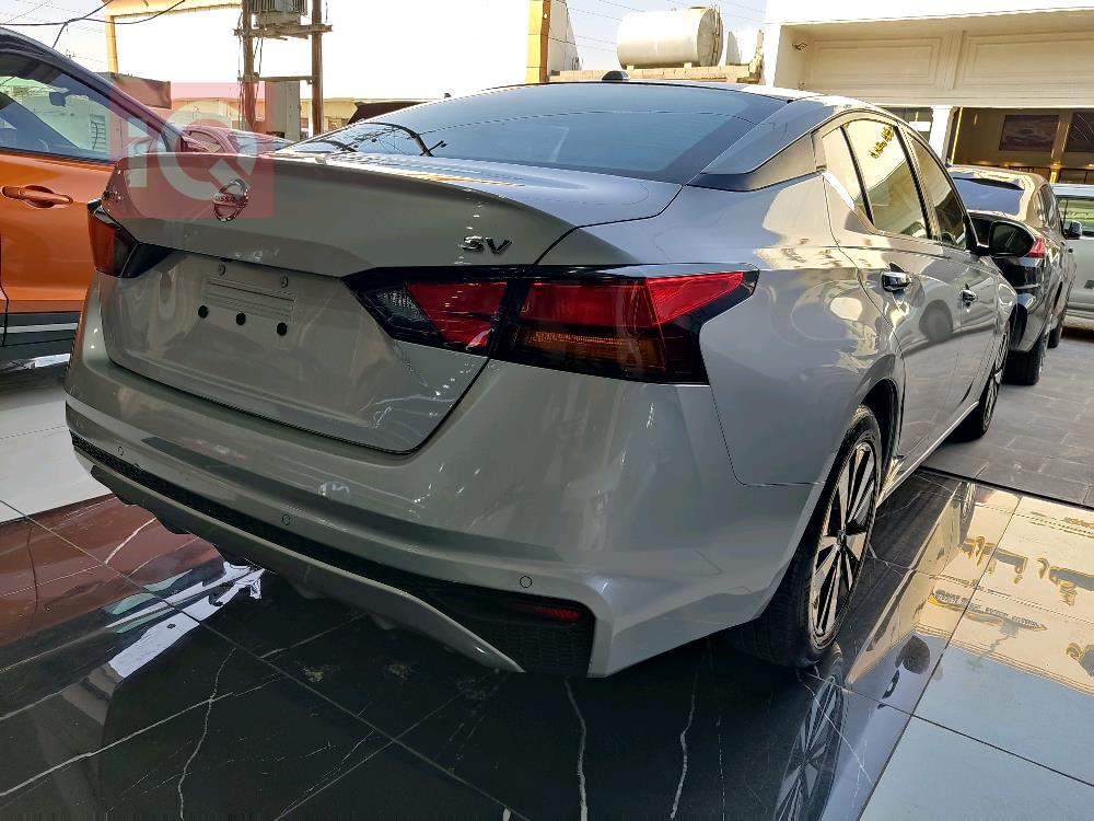 نيسان ألتيما